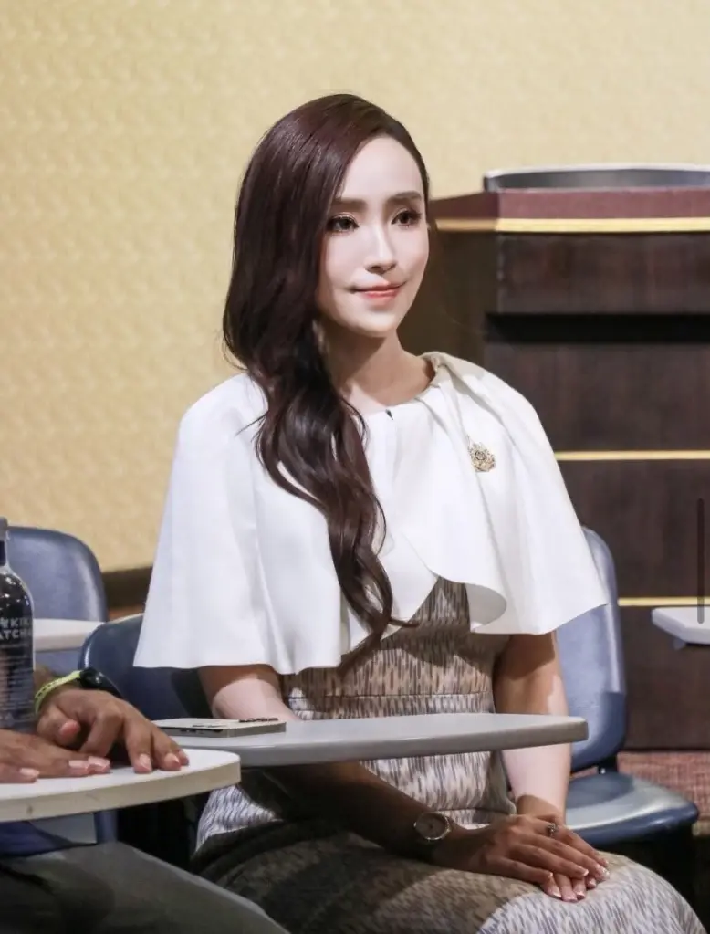 ร้อยเอกหญิง ภัทร์ดารัสมิ์ ทองสลวยกร 