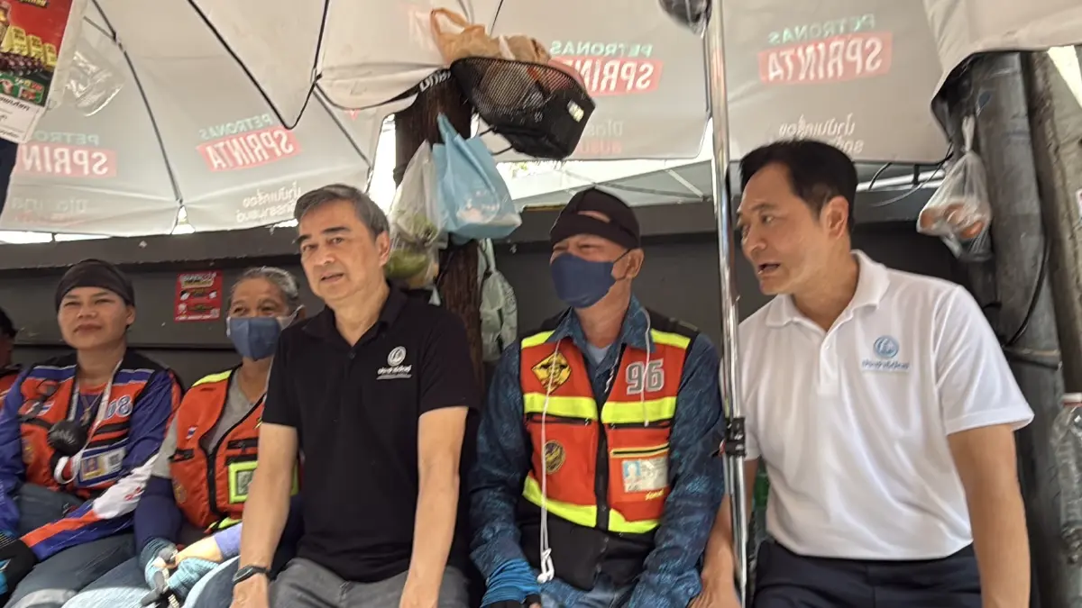 "อภิสิทธิ์-อนุชา" ลุยสุขุมวิท ชูจัดระเบียบ "กัญชาเสรี" –ป้ายโฆษณา