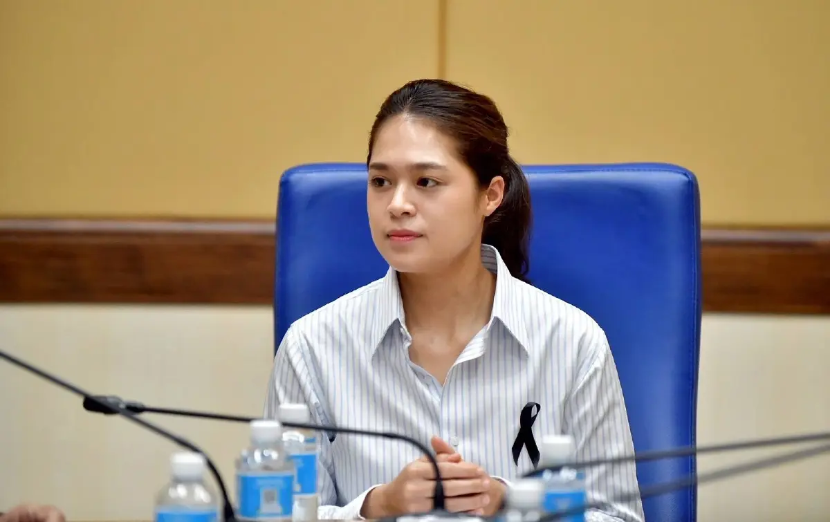 นางสาวพลอยทะเล ลักษมีแสงจันทร์ รองโฆษกประจำสำนักนายกรัฐมนตรี