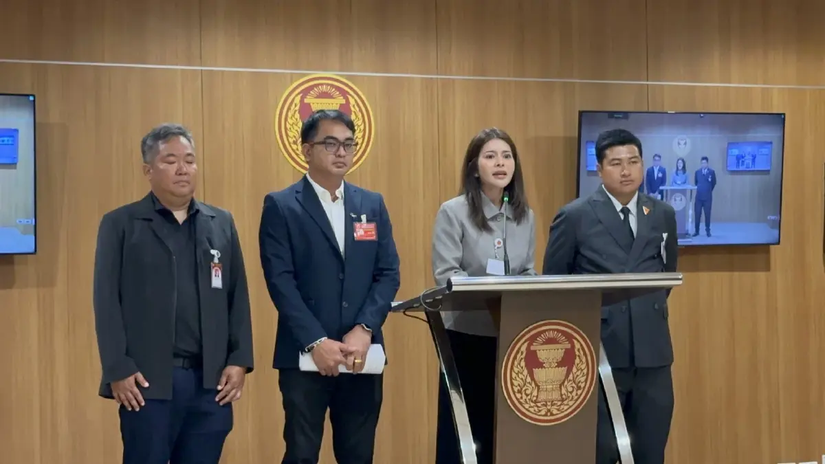 “ลิซ่า” ซัดย้ายผู้ว่าฯ แค่ละครฉากหนึ่ง - สื่อภูเก็ตร้องถูกฟ้อง