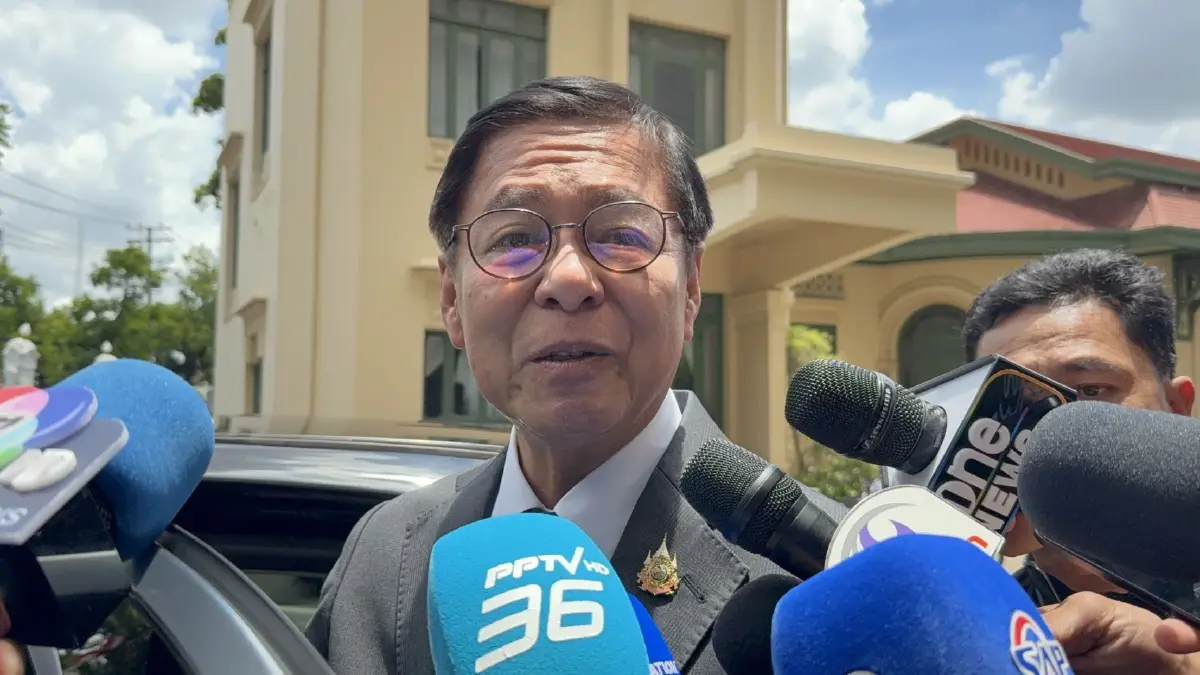 นายสีหศักดิ์ พวงเกตุแก้ว รองนายกรัฐมนตรี และรัฐมนตรีว่าการกระทรวงการต่างประเทศ 