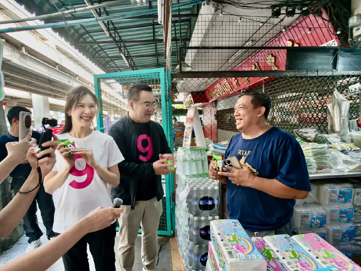 “ชญาดา” ควง “พลภูมิ” ลุยตลาดสดสายเนตร รับฟังเสียงประชาชนสะท้อนปัญหา