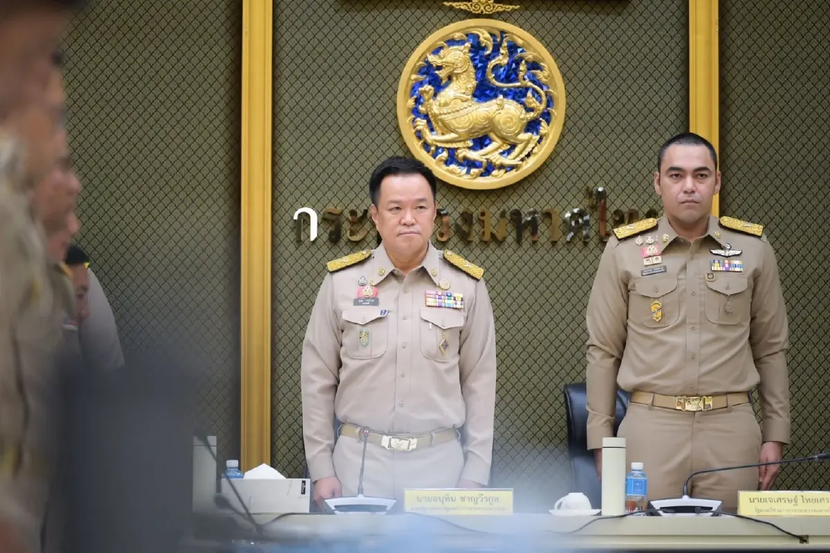 มหาดไทยเดือด! "อนุทิน" ไล่บี้กลางวงประชุม ถามหา "รองฯซีฟู้ด" หลังโซเชียลแฉจะย้าย "ผู้ว่าฯภูเก็ต" ลั่นปัญญาอ่อน (มีคลิป)