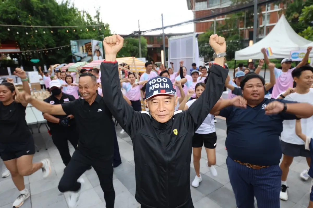 นายสุวัจน์ ลิปตพัลลภ อดีตรองนายกรัฐมนตรี 