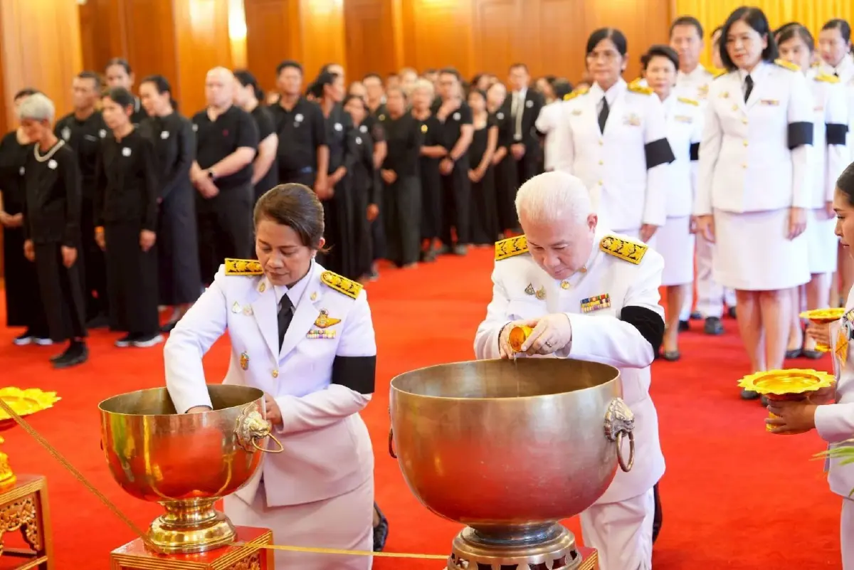 รมว.วัฒนธรรม นำคณะถวายน้ำสรงพระศพ เจ้าฟ้าพัชรกิติยาภา ณ ศาลาสหทัยสมาคม 
