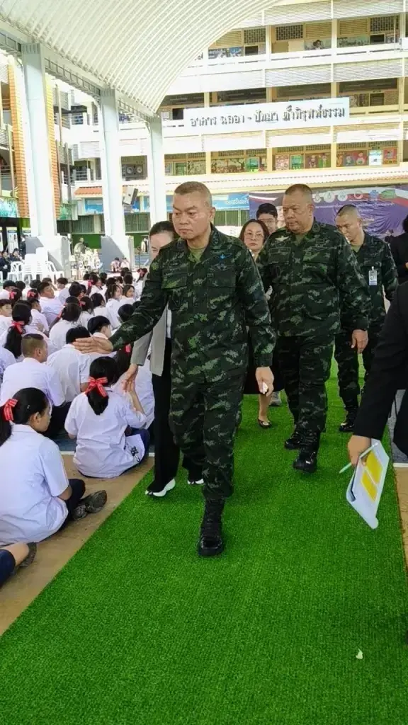 พล.อ.บุญสิน พาดกลาง บรรยายสร้างความรู้และปลุกจิตสำนึกรักชาติให้แก่เยาวชนก่อนบวช ที่โรงเรียนตั้งพิรุฬห์ธรรม 