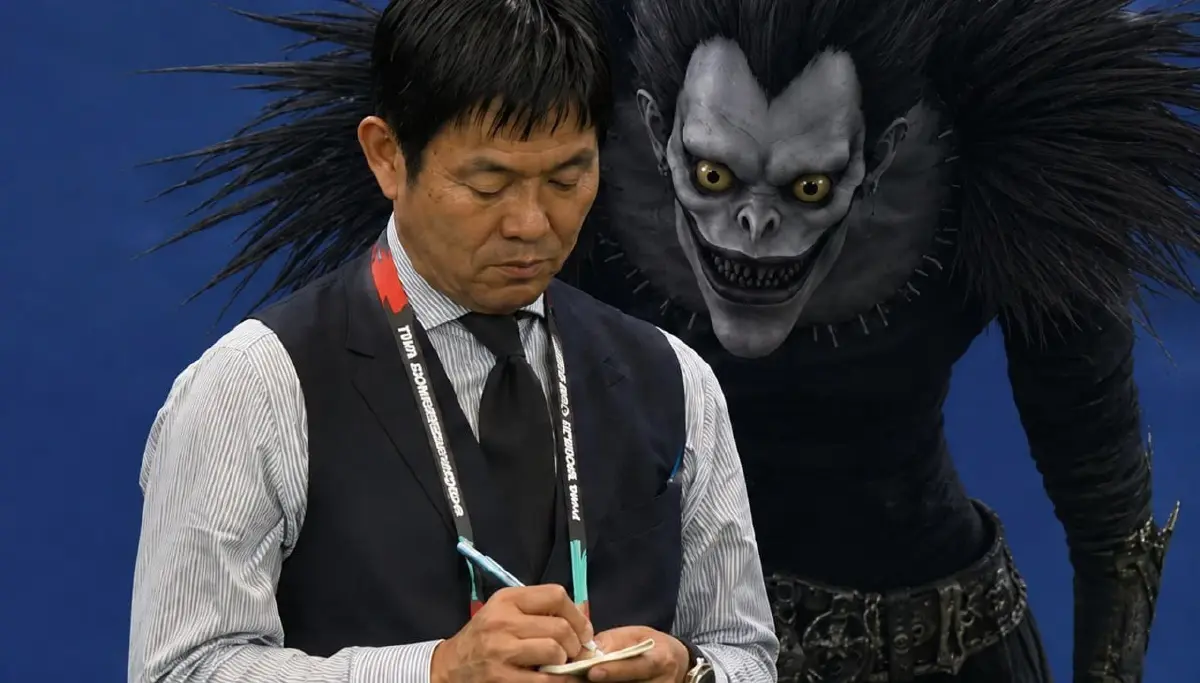 คลิปล้อเลียนโค้ชทีมชาติญี่ปุ่น มียมทูต  Death Note ช่วย