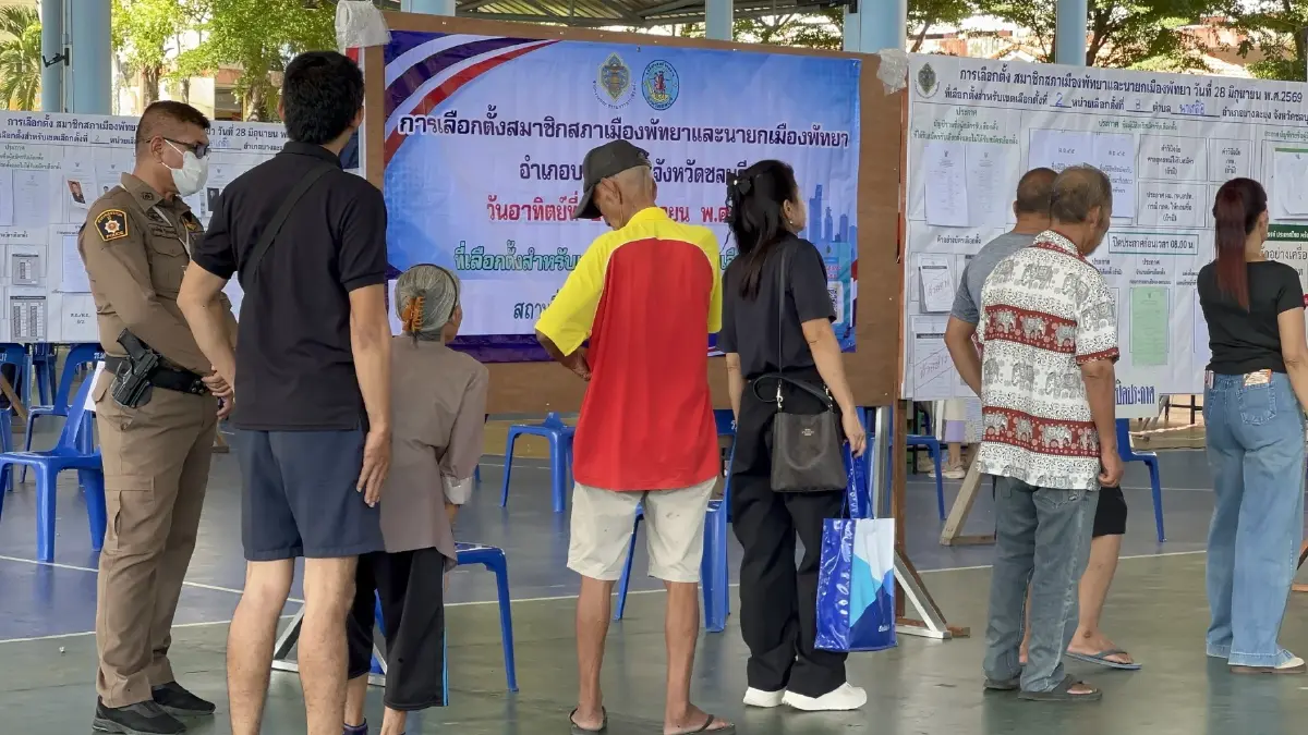 บรรยาประชาชนชาวพัทยาออกมาใช้สิทธิเลือกตั้งนายกเมืองพัทยา