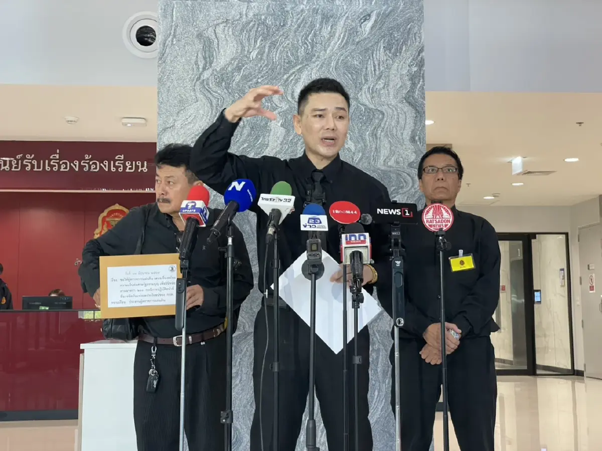นายภัทรพงศ์ ศุภักษร หรือ “ทนายอั๋น บุรีรัมย์” แถลงหลังยื่นหนังสือให้ผู้ตรวจการแผ่นดิน