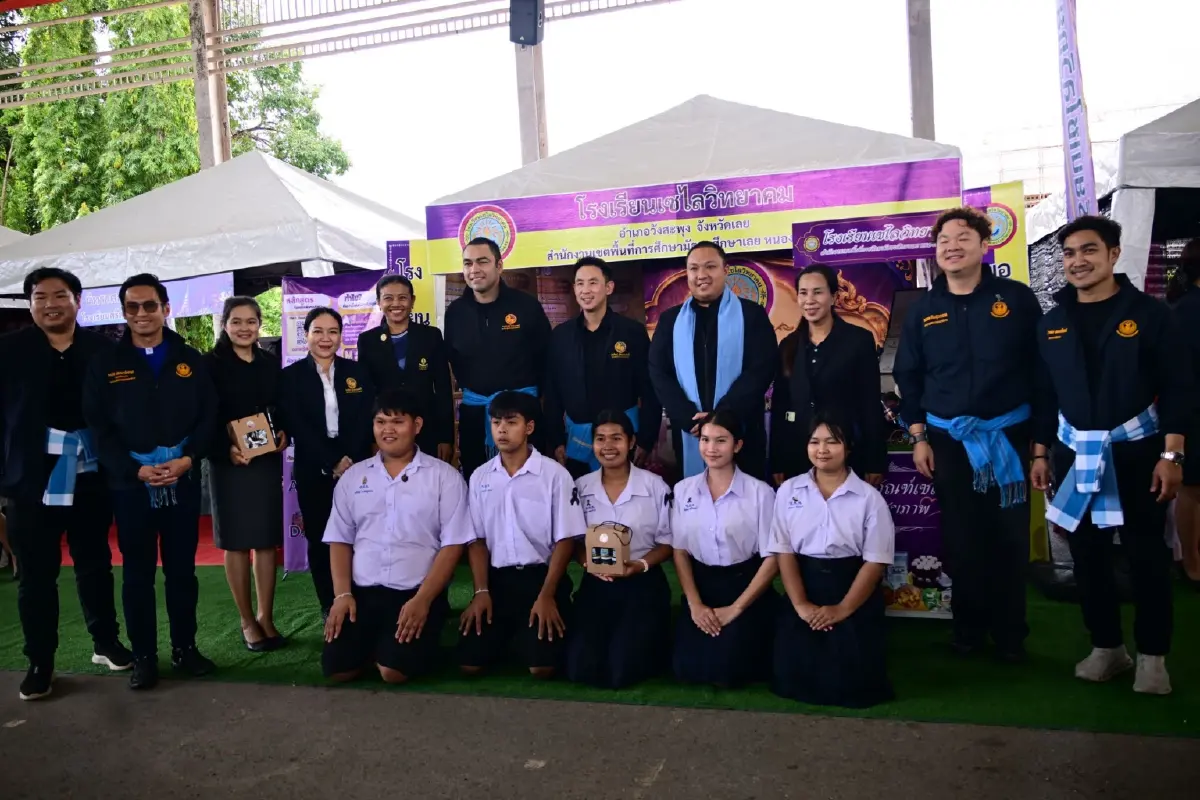 3 รมช.มหาดไทยลงพื้นที่ อ.วังสะพุง เดินเครื่องแก้ปัญหา ปชช.