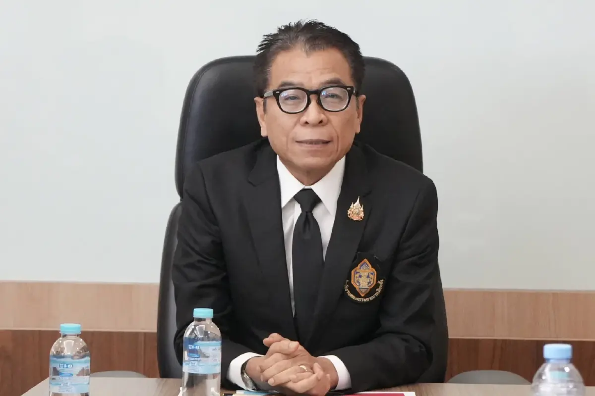“เลขาฯแหวง” แง้มอีกนิด ใกล้ปิดจบคดีฮั้ว สว. เปิดใจ “แค่คนธรรมดา” อยากให้ประเทศดีเหมือนทุกคน
