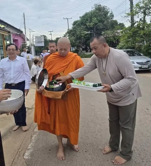“แม่ทัพกุ้ง” อุปสมบทเรียบง่ายที่อุดรธานี ได้ฉายา “โชติปัญโญ”