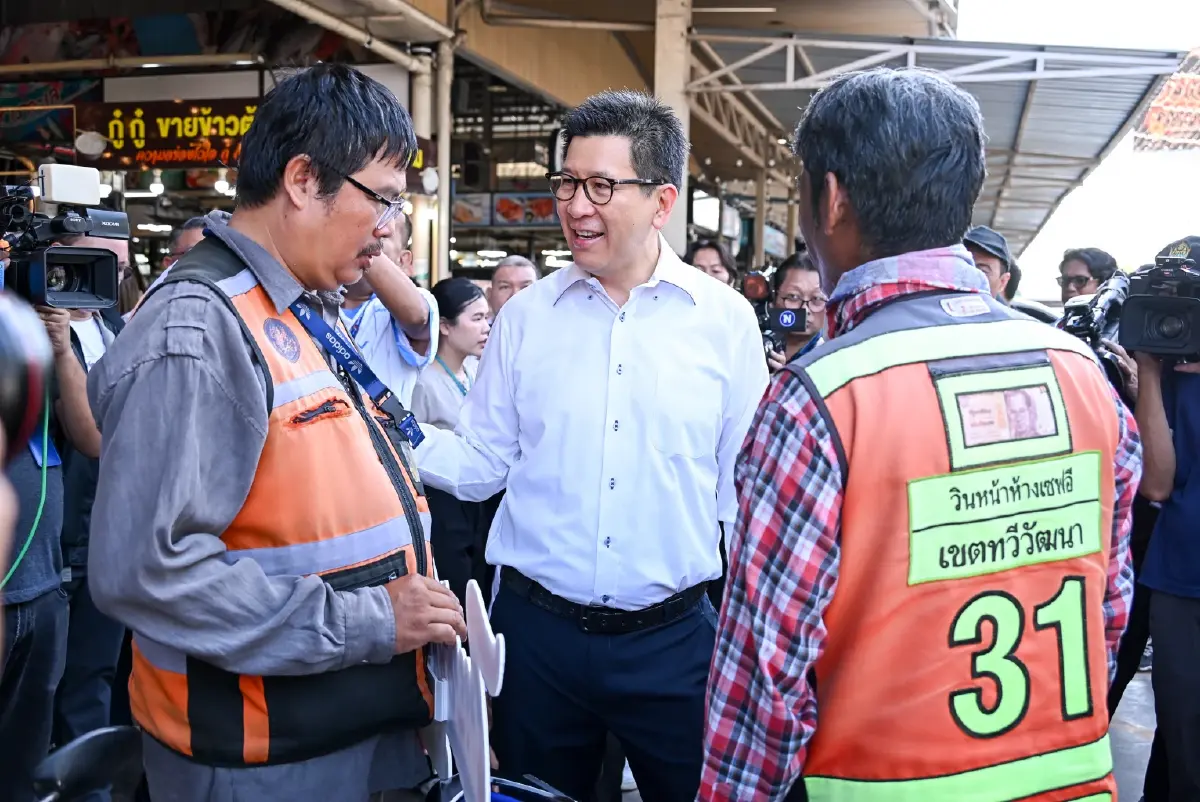 "เอกนิติ" ลุยตลาดธนบุรี ดีเดย์วันแรก "ไทยช่วยไทยพลัส" ยอด 3 ชม. ใช้จ่ายพุ่ง 170 ล้าน!