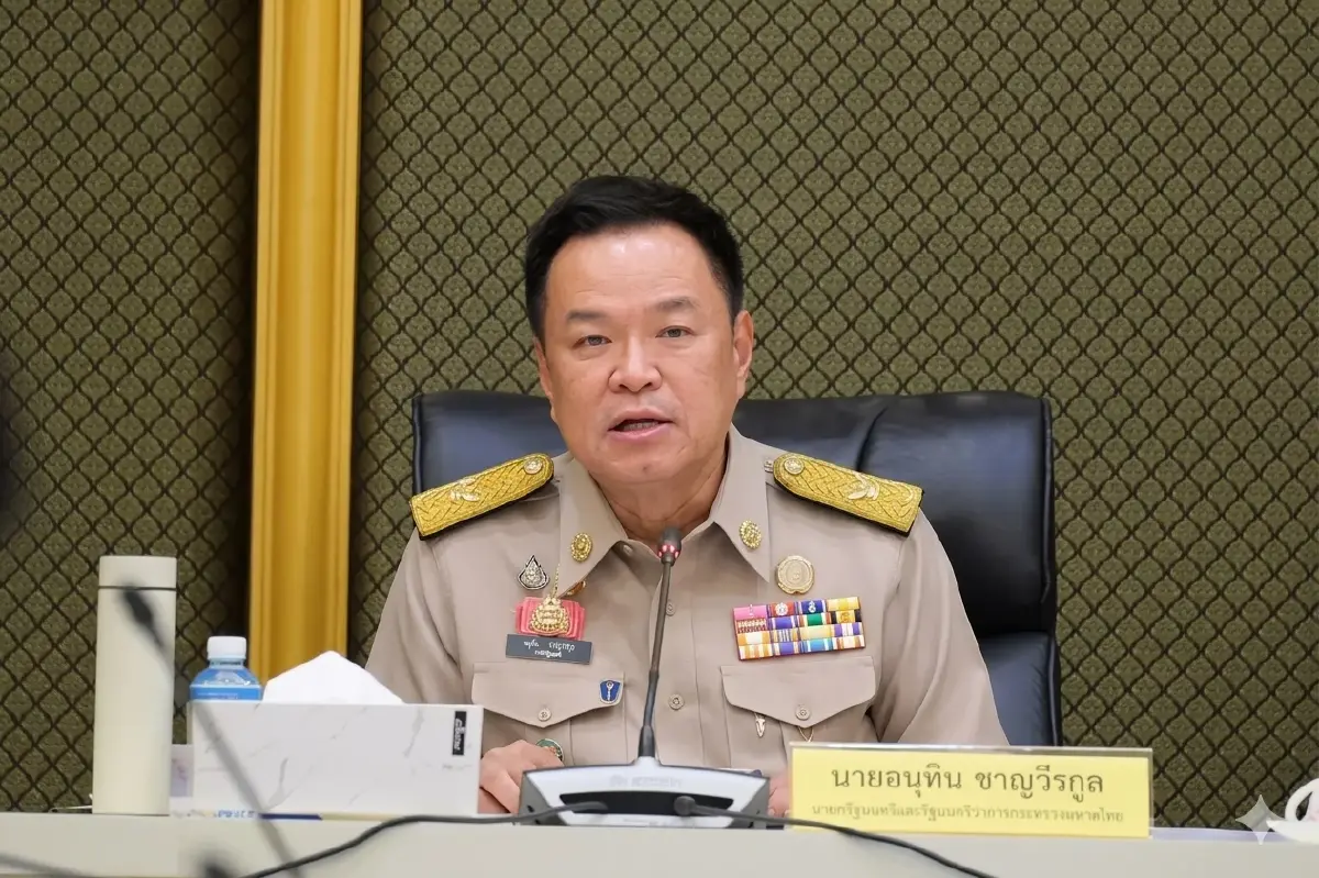 นายอนุทิน ชาญวีรกูล นายกรัฐมนตรีและรัฐมนตรีว่าการกระทรวงมหาดไทย