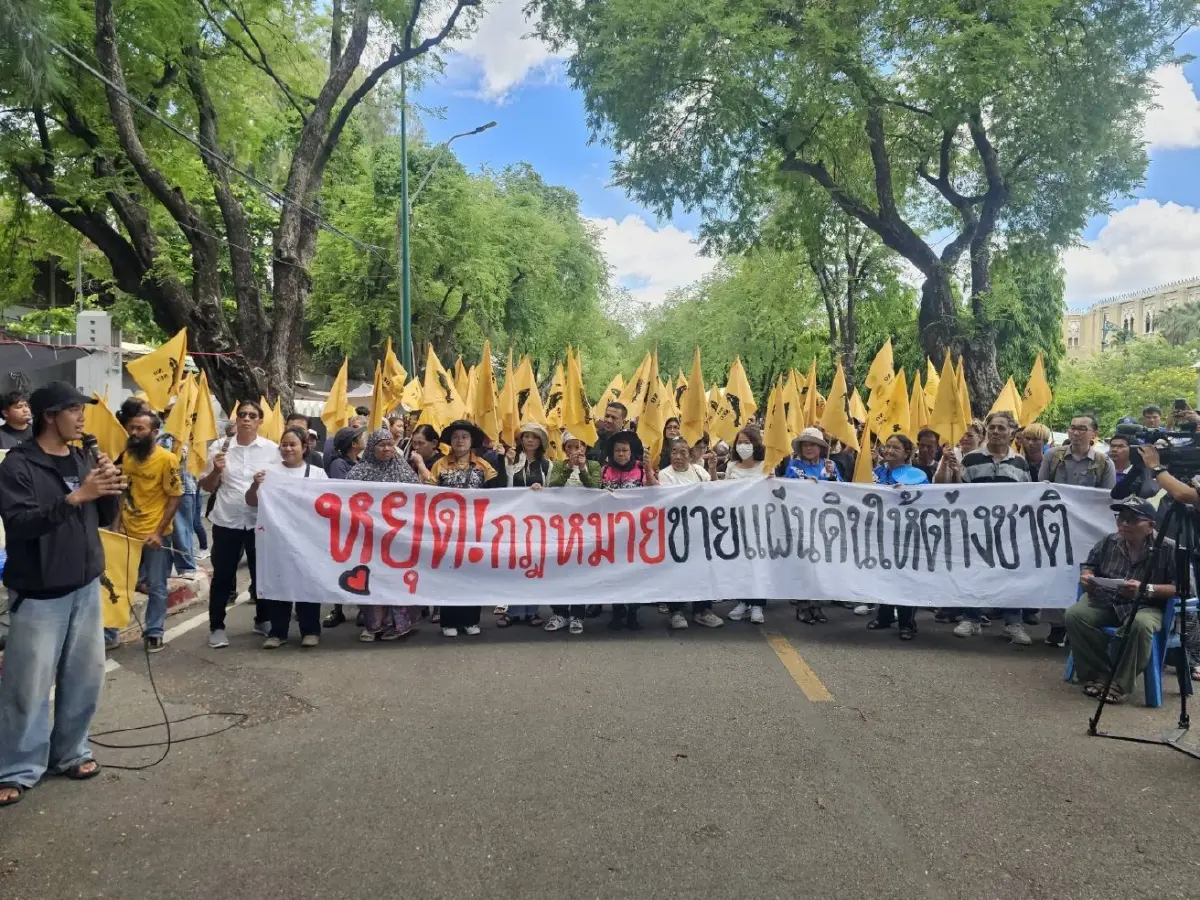 "ม็อบ SEC" ปักหลักหน้าทำเนียบฯ กดดัน "นายกฯ" พบประชาชน ยื่นค้าน "แลนด์บริดจ์-ขยาย EEC"