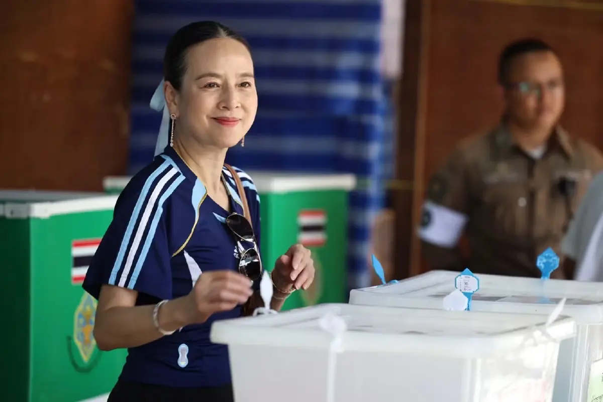 “มาดามแป้ง” ใช้สิทธิ์เลือกตั้ง ผู้ว่าฯกทม.- ส.ก. ที่หน่วยเลือกตั้ง 7 สุขุมวิท 39