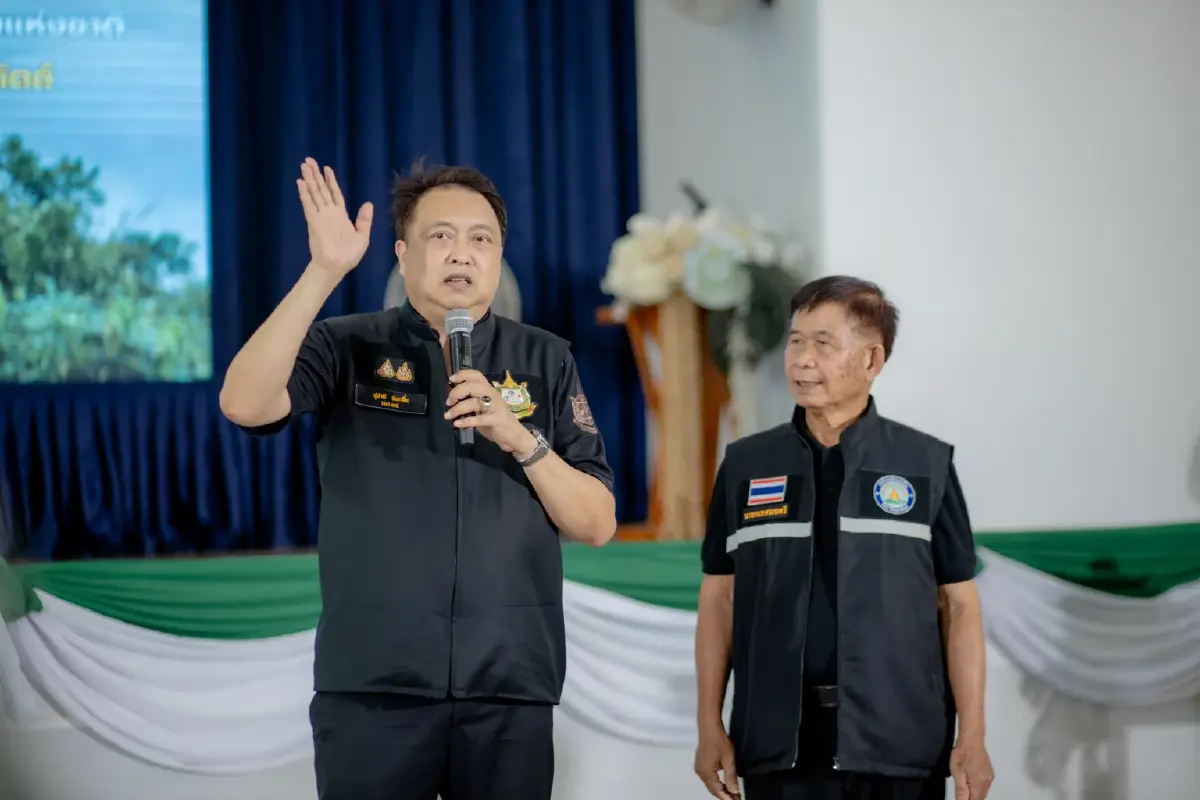 นายสุชาติ ชมกลิ่น รัฐมนตรีว่าการกระทรวงทรัพยากรธรรมชาติและสิ่งแวดล้อม