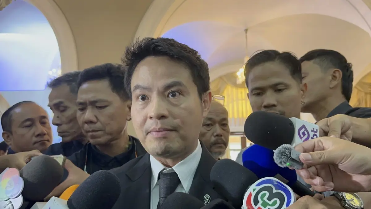 นายภราดร ปริศนานันทกุล รัฐมนตรีประจำสำนักนายกรัฐมนตรี 
