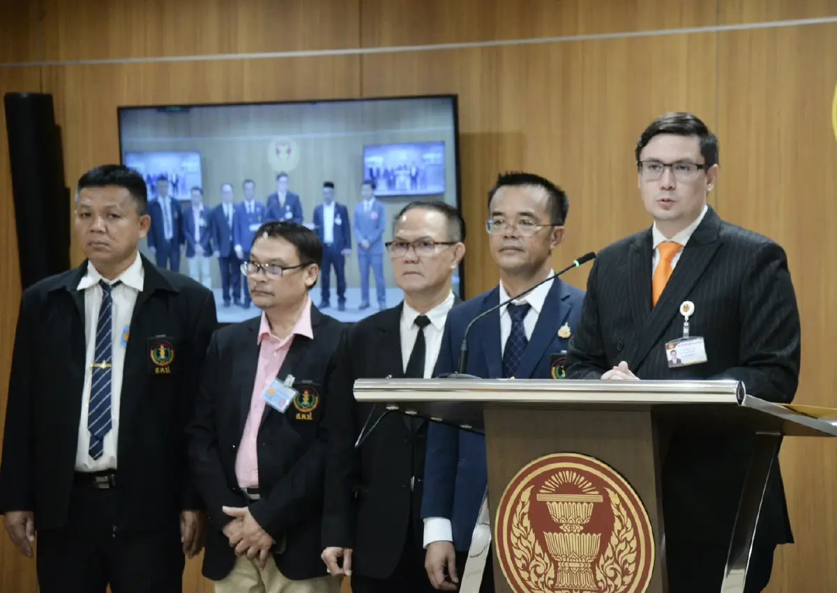 ประเดิมซักฟอกทุบกล่องดวงใจ “ครูใหญ่สีน้ำเงิน”