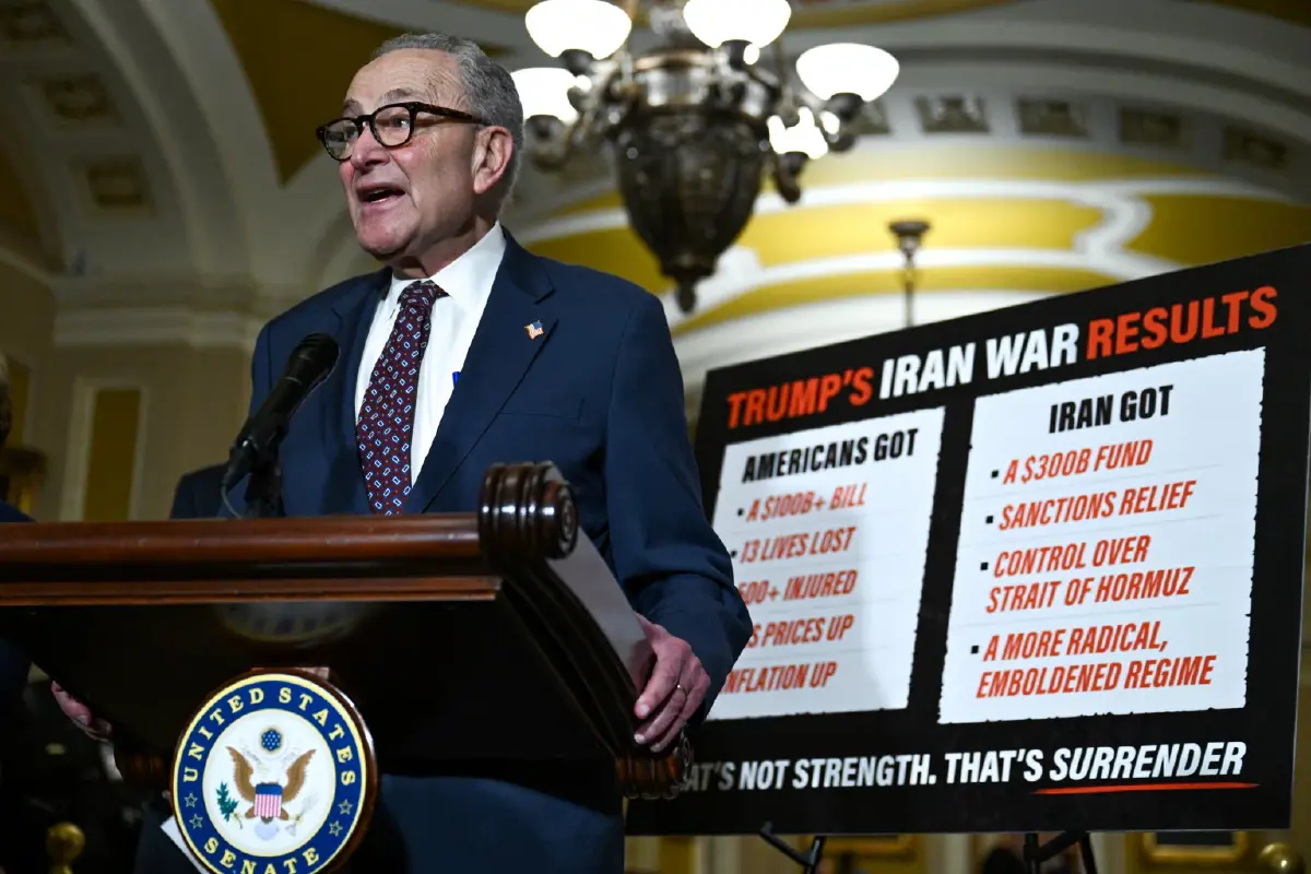 นายชัค ชูเมอร์ (Chuck Schumer) ผู้นำเสียงข้างน้อยในวุฒิสภาสหรัฐฯ จากพรรคเดโมแครต