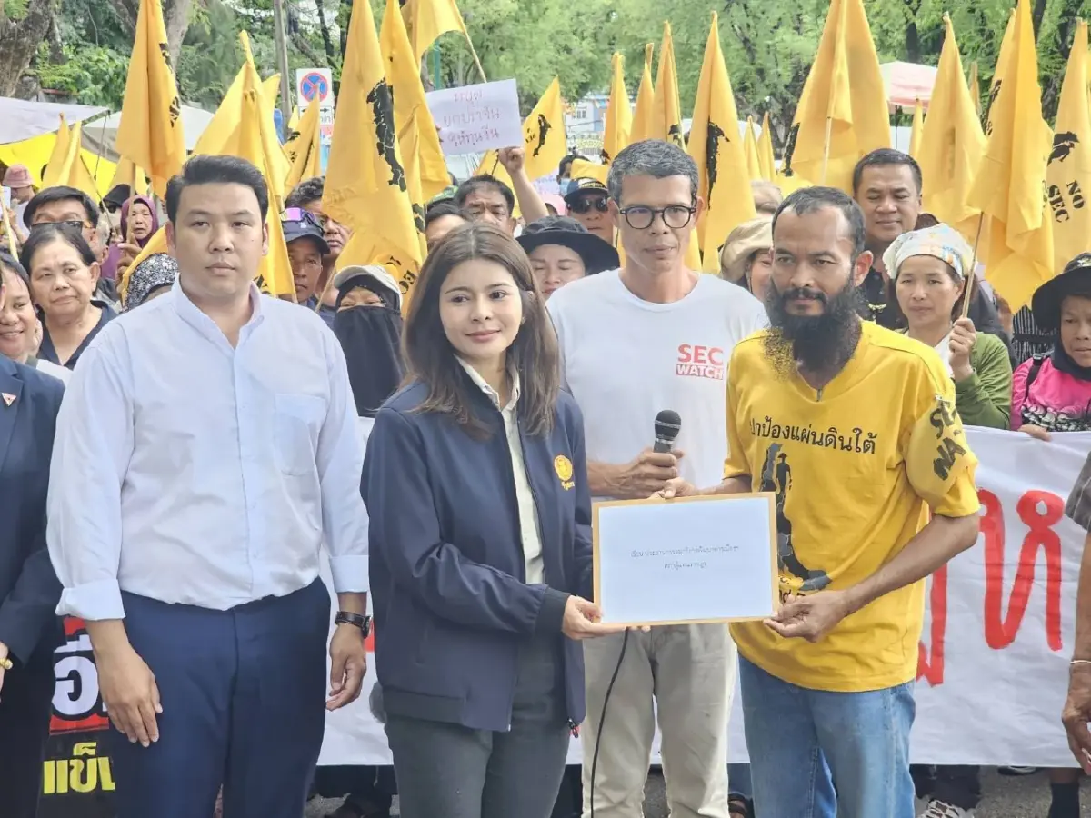 "ม็อบ SEC" ปักหลักหน้าทำเนียบฯ กดดัน "นายกฯ" พบประชาชน ยื่นค้าน "แลนด์บริดจ์-ขยาย EEC"