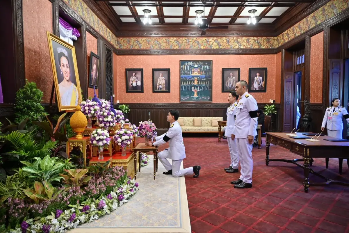 นายกฯ-ภริยา เป็นประธานในพิธีเจริญพระพุทธมนต์ ทำบุญตักบาตรถวายพระราชกุศล สมเด็จพระนางเจ้าฯ พระบรมราชินี