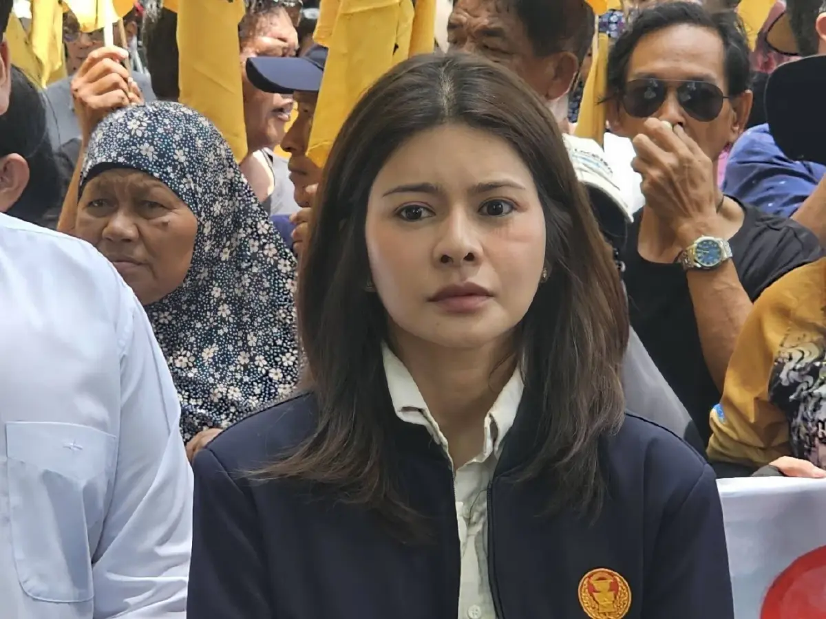 "ม็อบ SEC" ปักหลักหน้าทำเนียบฯ กดดัน "นายกฯ" พบประชาชน ยื่นค้าน "แลนด์บริดจ์-ขยาย EEC"