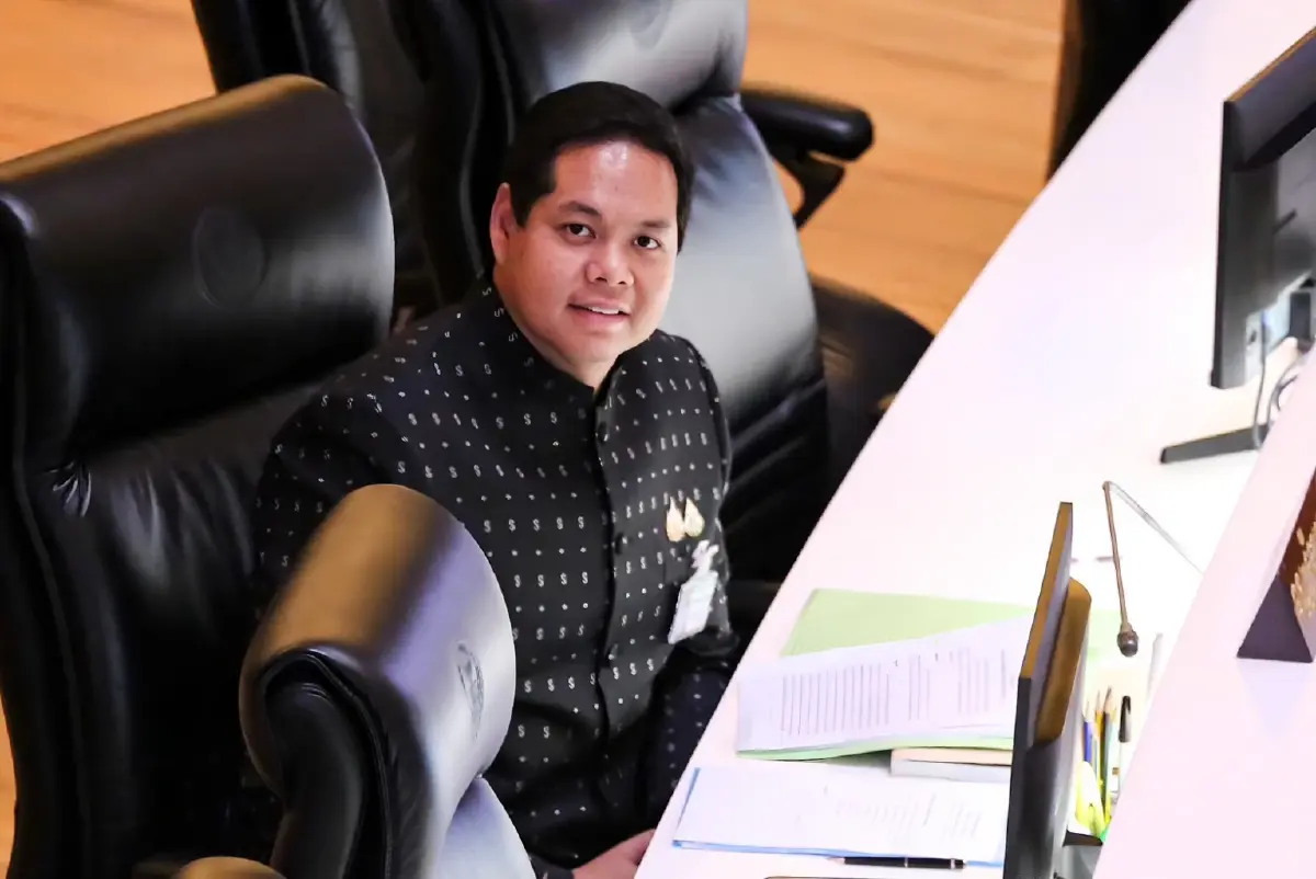 นายสรรเพชญ บุญญามณี รัฐมนตรีช่วยว่าการกระทรวงคมนาคม 