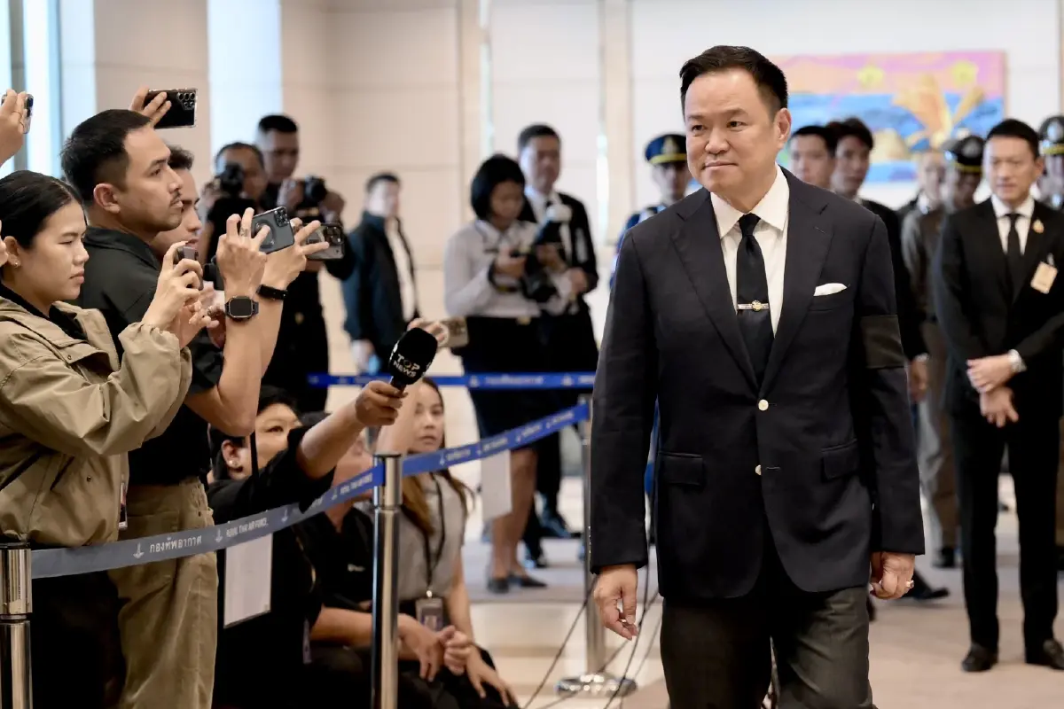 นายอนุทิน ชาญวีรกูล นายกรัฐมนตรีและรัฐมนตรีว่าการกระทรวงมหาดไทย