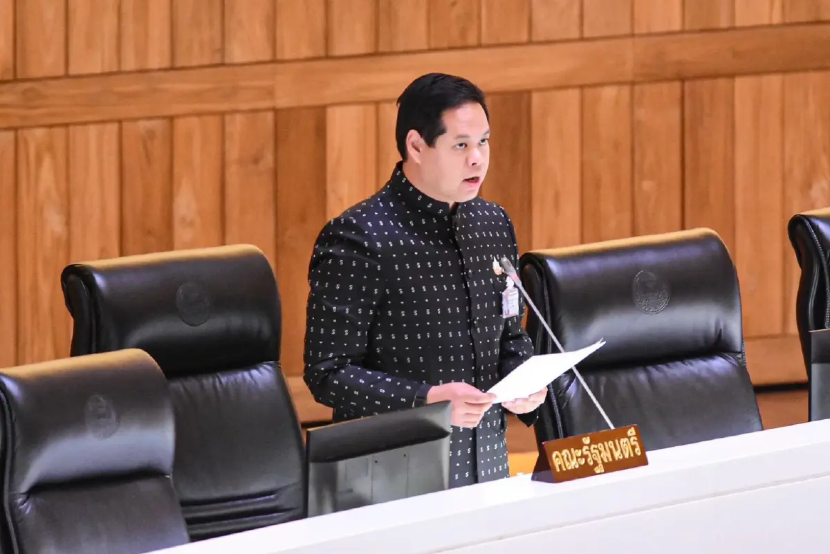 นายสรรเพชญ บุญญามณี รัฐมนตรีช่วยว่าการกระทรวงคมนาคม 