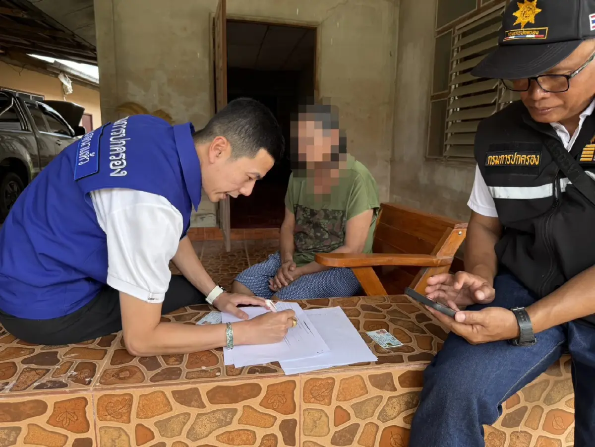 ปค.ทั่วประเทศ เคาะประตูบ้าน ช่วย ปชช.ลงทะเบียนบัตรสวัสดิการฯ