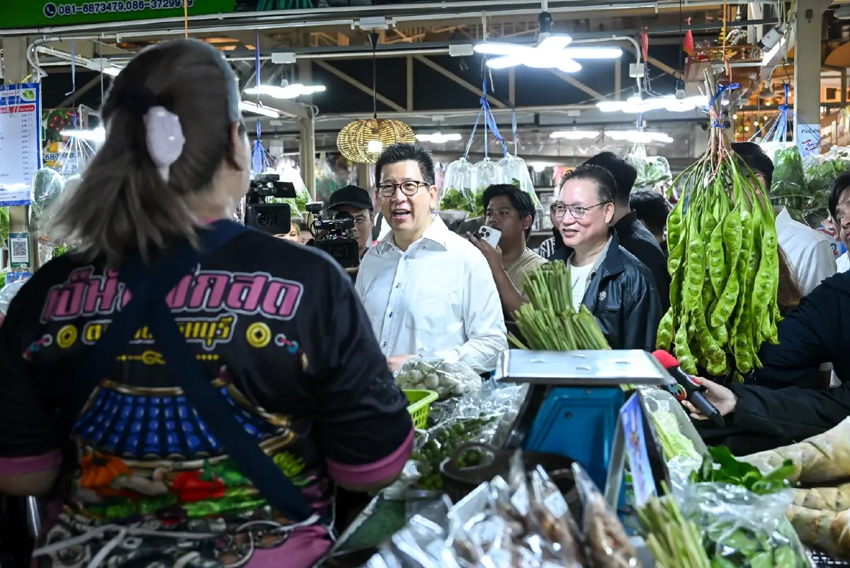 "เอกนิติ" ลุยตลาดธนบุรี ดีเดย์วันแรก "ไทยช่วยไทยพลัส" ยอด 3 ชม. ใช้จ่ายพุ่ง 170 ล้าน!