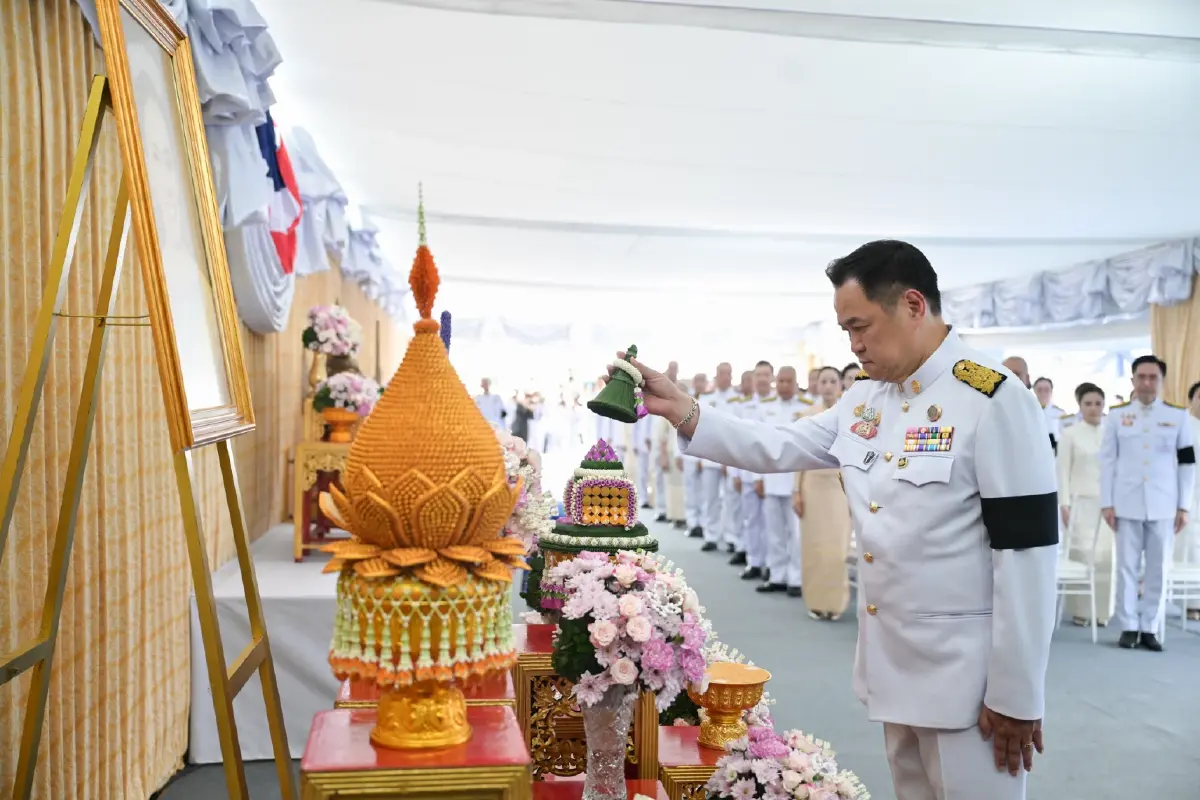 นายกฯ-ภริยา เป็นประธานในพิธีเจริญพระพุทธมนต์ ทำบุญตักบาตรถวายพระราชกุศล สมเด็จพระนางเจ้าฯ พระบรมราชินี