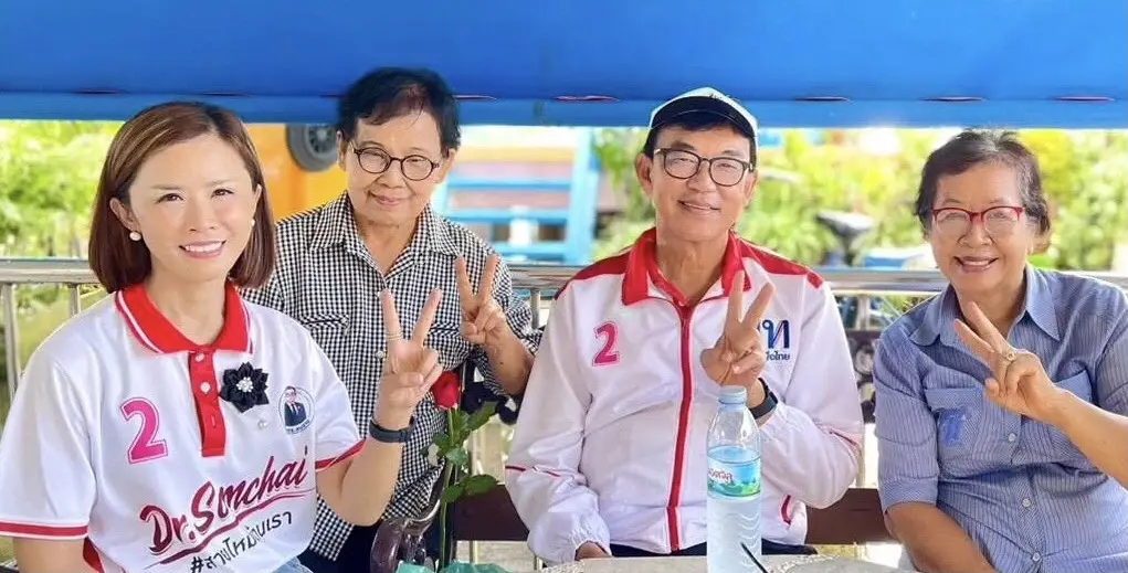 สมชายและ ดร.เอ๋ ควงคู่ออกหาเสียง ป้องกันแชมป์ ส.ก.