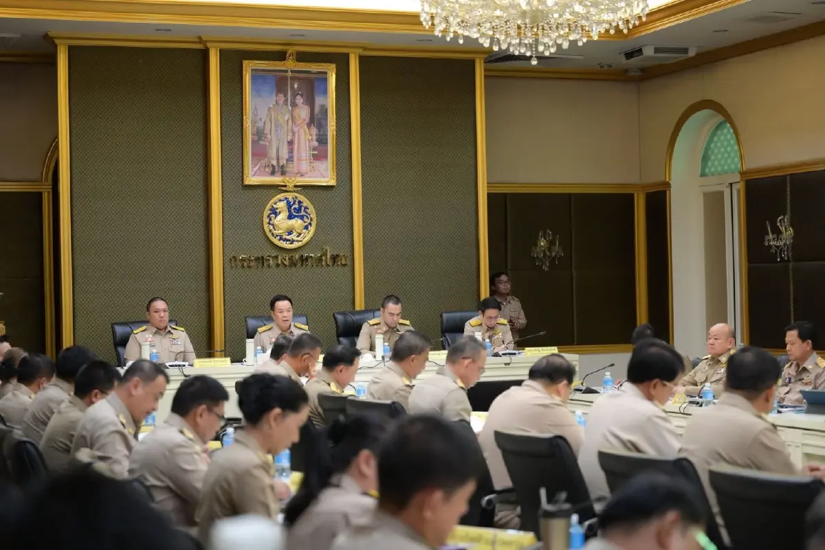 มหาดไทยเดือด! "อนุทิน" ไล่บี้กลางวงประชุม ถามหา "รองฯซีฟู้ด" หลังโซเชียลแฉจะย้าย "ผู้ว่าฯภูเก็ต" ลั่นปัญญาอ่อน (มีคลิป)