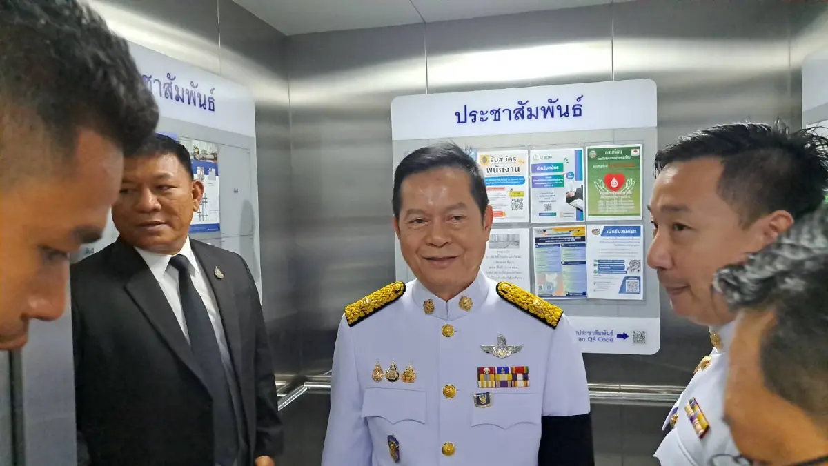  นายณรงค์ กลั่นวารินทร์ ประธาน กกต.