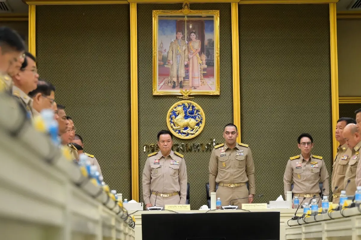 มหาดไทยเดือด! "อนุทิน" ไล่บี้กลางวงประชุม ถามหา "รองฯซีฟู้ด" หลังโซเชียลแฉจะย้าย "ผู้ว่าฯภูเก็ต" ลั่นปัญญาอ่อน (มีคลิป)