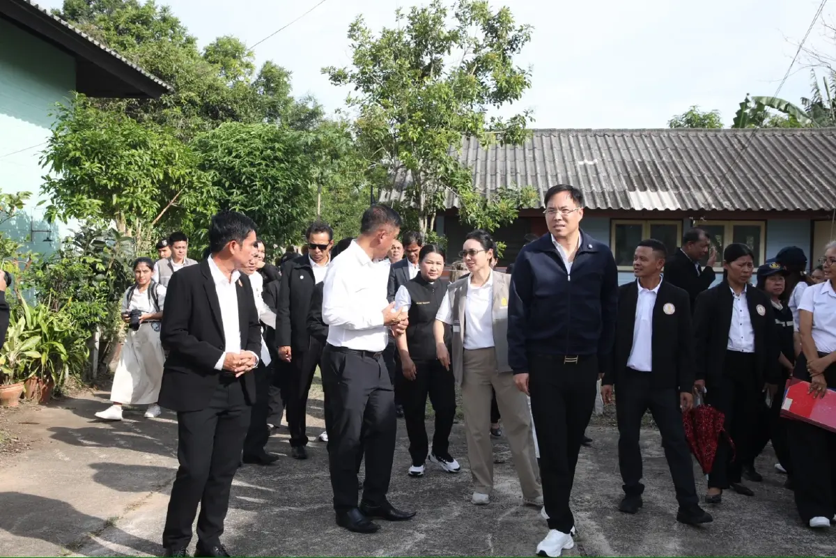 รมช.ศธ.ลงปักษ์ใต้ตามปัญหาการศึกษา-หวังเด็กไทยเรียนมีความสุข