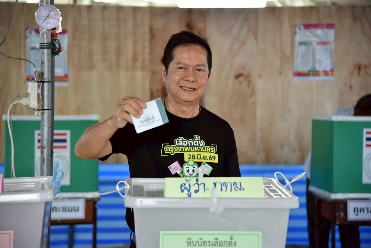 ปธ.กกต. ลุยตรวจเลือกตั้ง กทม. ย้ำโปร่งใสทุกคะแนนเสียง ชวนคนกรุงฯ เข้าคูหาถึง 5 โมงเย็น