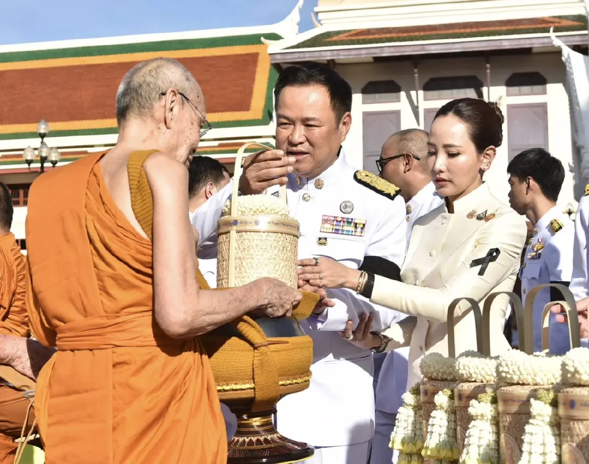 สมเด็จพระสังฆราช เสด็จออกทรงบาตรพระสงฆ์ ในโอกาสฉลองพระชนมายุ 99 พรรษา