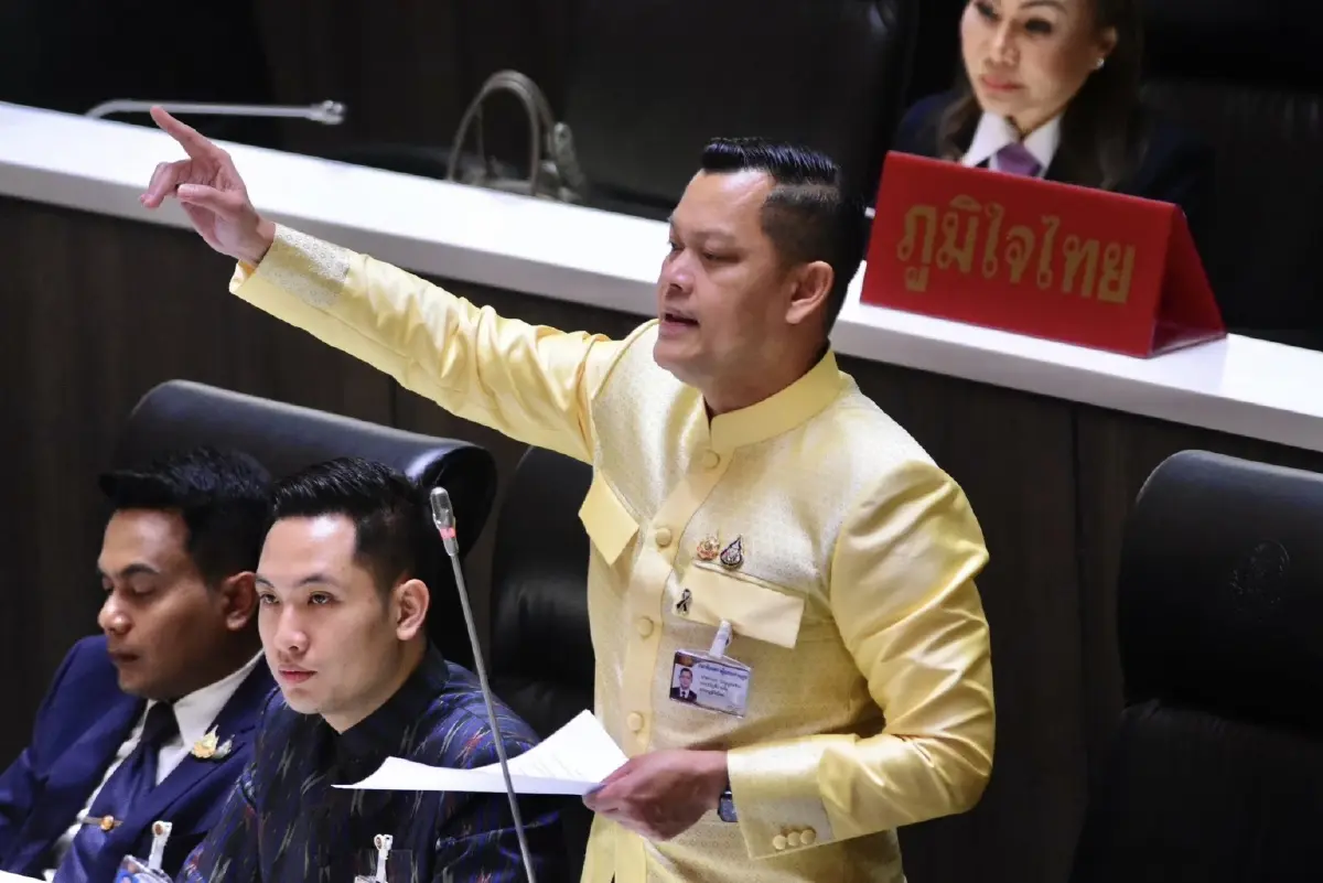 นายธนกร วังบุญคงชนะ สส.พรรคภูมิใจไทย อดีต รมว.อุตสาหกรรม