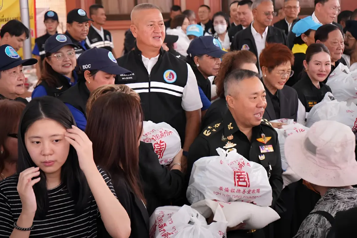 "กอ.รมน." ยกทัพ "ปันน้ำใจ" ที่วัดท่าพระ แจกถุงยังชีพจัดช่วยกลุ่มเปราะบาง ดึงไรเดอร์ ส่งตรงถึงบ้านผู้ป่วยติดเตียง
