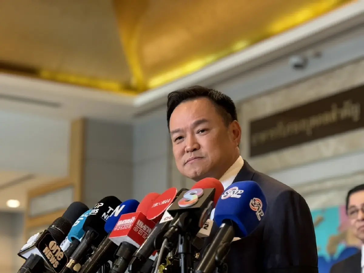 นายอนุทิน ชาญวีรกูล นายกรัฐมนตรี
