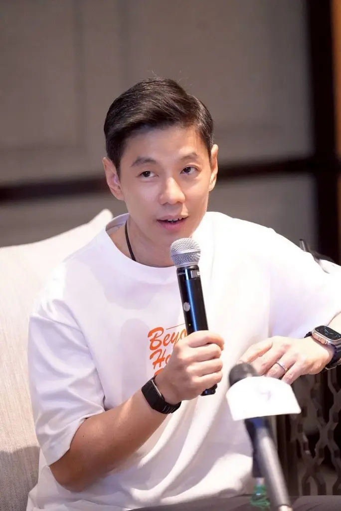 ดร.มหัทธนะ อัมพรพิสิฏฐ์ กรรมการผู้จัดการธนาคารอาคารสงเคราะห์ (ธอส.)