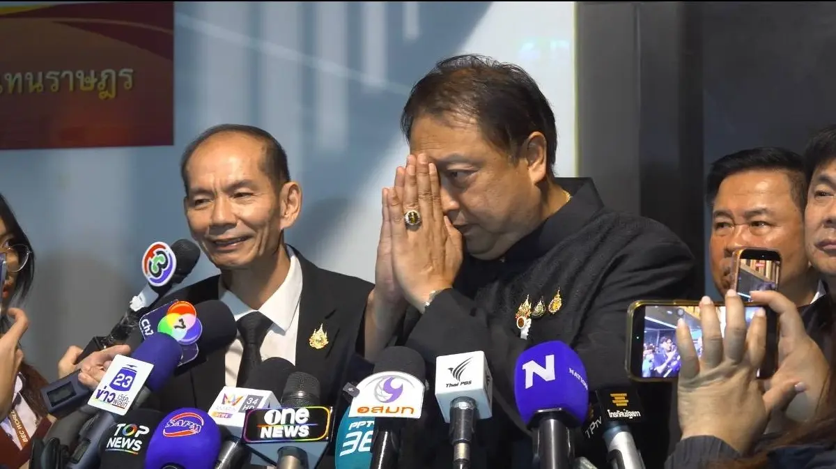 นายสุชาติ ชมกลิ่น รัฐมนตรีว่าการกระทรวงทรัพยากรธรรมชาติและสิ่งแวดล้อม 