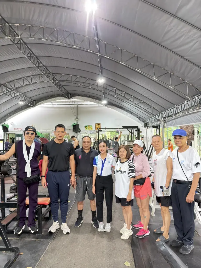 นายชัยชนะ เดชเดโช รองหัวหน้าพรรคประชาธิปัตย์ นำทีมลงพื้นที่หาเสียงเลือกตั้งกทม. 