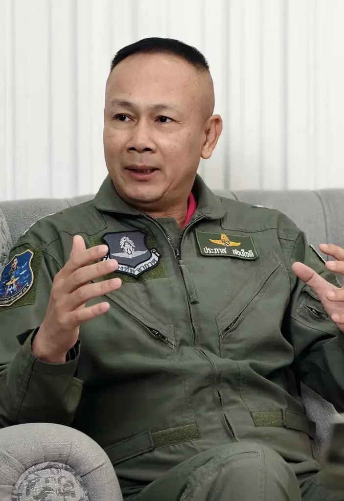 พล.อ.อ.ประภาส สอนใจดี ผู้อำนวยการศูนย์ข่าวสารสถานการณ์ไทย-กัมพูชา (JIC) 