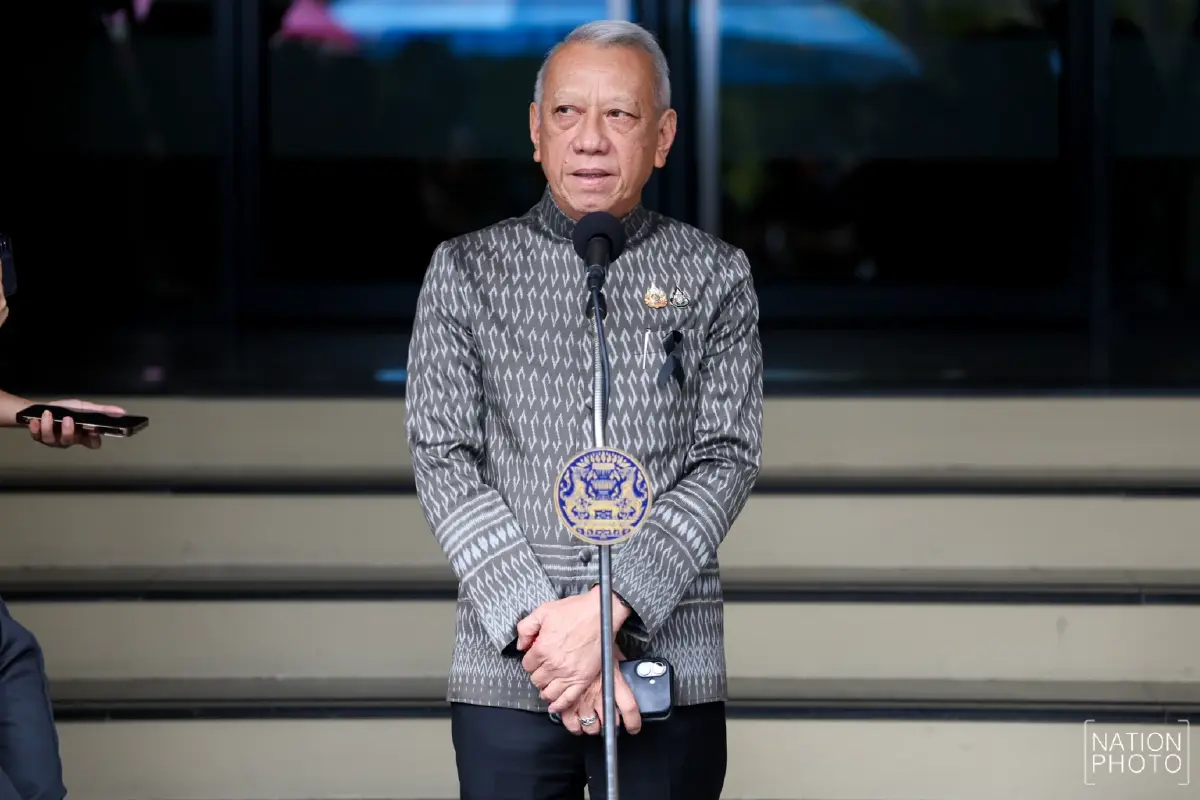 นายพิพัฒน์ รัชกิจประการ รองนายกรัฐมนตรี และรัฐมนตรีว่าการกระทรวงคมนาคม