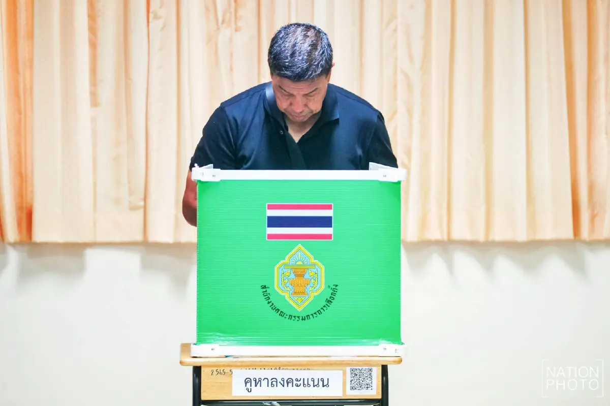"ชัชชาติ" ปั่นจักรยานมาใช้สิทธิแต่เช้า! หลังเปิดหีบเลือกตั้ง "ผู้ว่าฯ กทม.-ส.ก." ชวนคนกรุงออกมาใช้สิทธิเลือกตั้งให้ถึง 80% (มีคลิป)