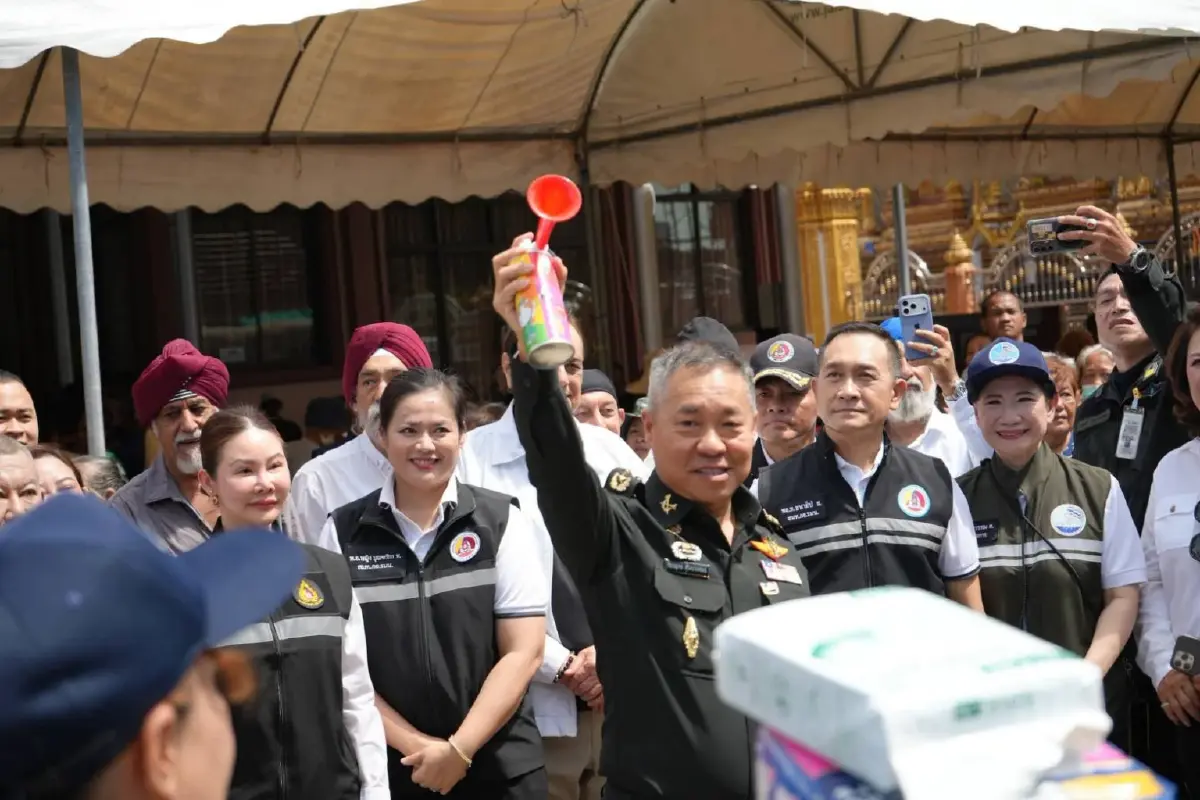 "กอ.รมน." ยกทัพ "ปันน้ำใจ" ที่วัดท่าพระ แจกถุงยังชีพจัดช่วยกลุ่มเปราะบาง ดึงไรเดอร์ ส่งตรงถึงบ้านผู้ป่วยติดเตียง